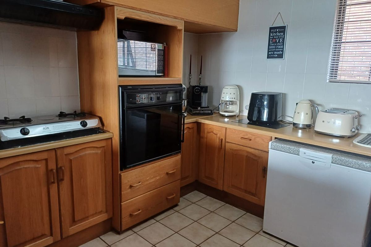 Apartment For Sale in Mossel Bay Central - Photo 5