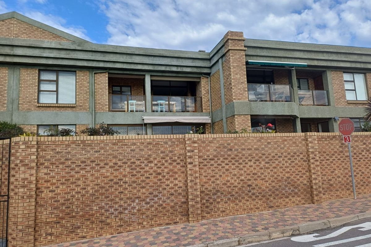 Apartment For Sale in Mossel Bay Central - Photo 2