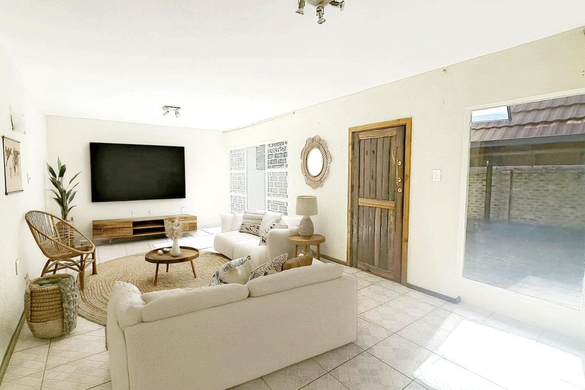 Townhouse For Sale in Doringkloof - Photo 4