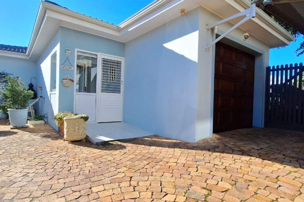 House For Sale in Gordon Heights - Photo 2