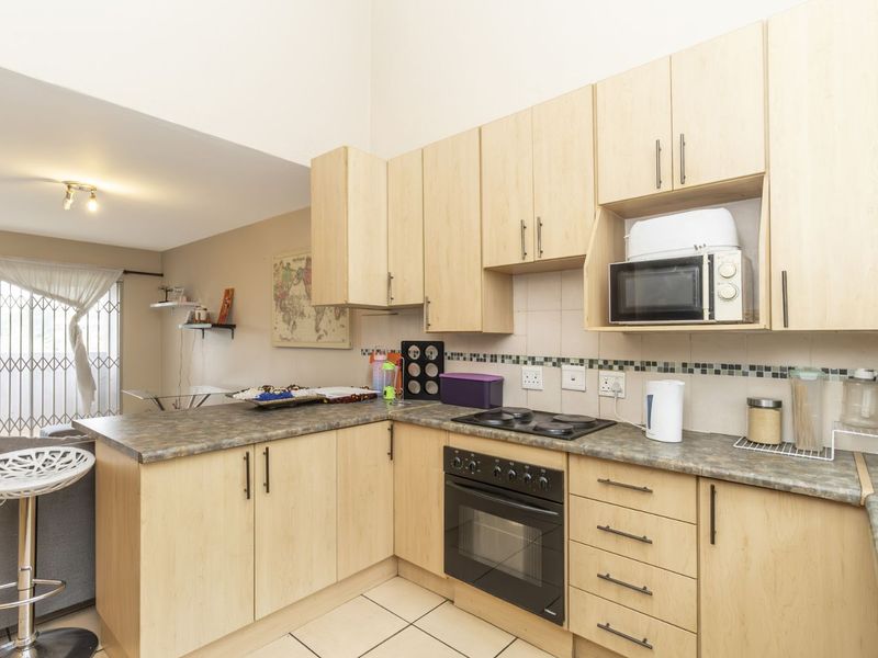 Townhouse For Sale in Ferndale - Photo 3