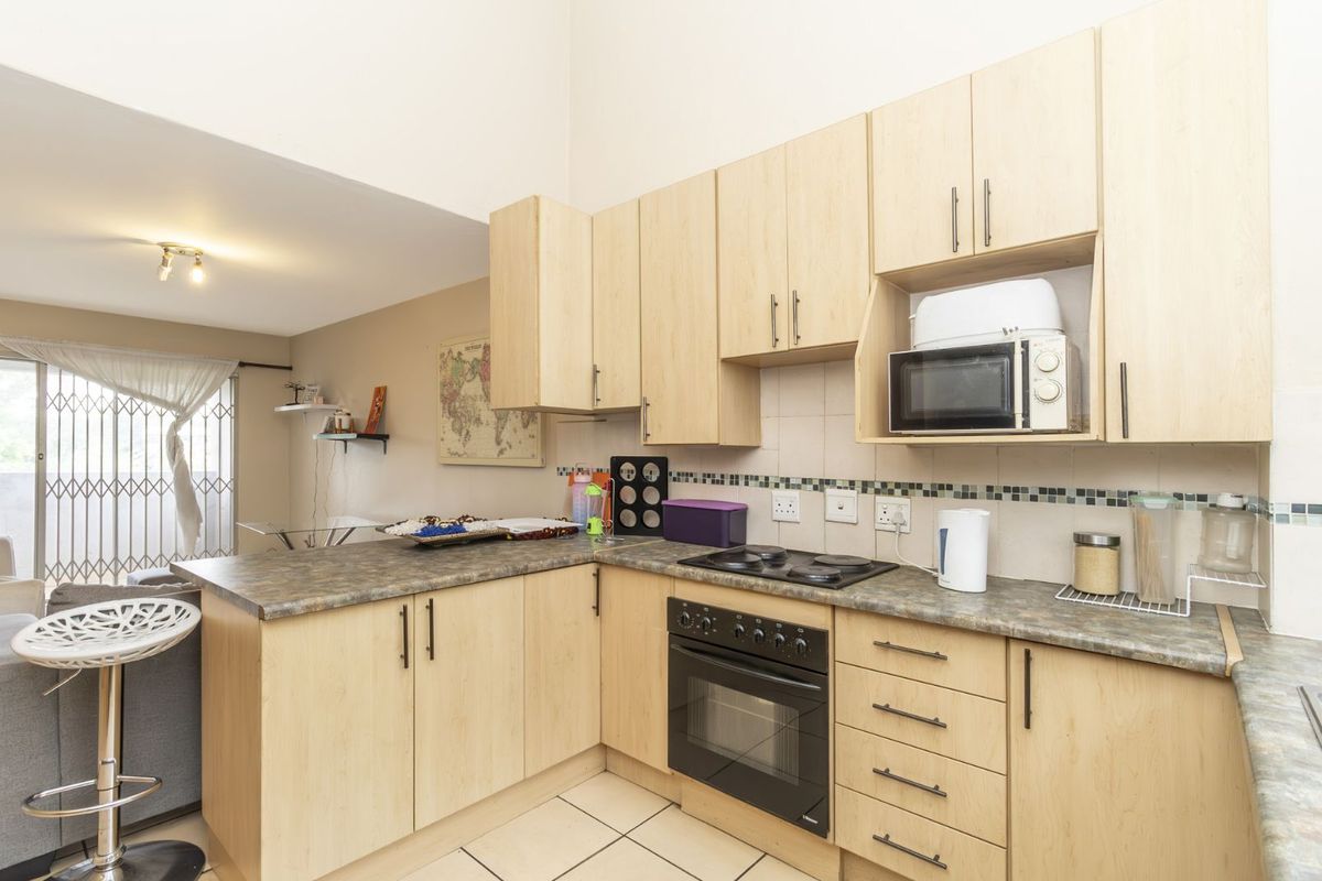Townhouse For Sale in Ferndale - Photo 3