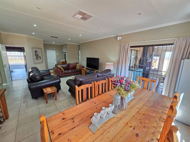 House For Sale in Hillcrest - Photo 4