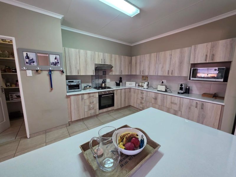 House For Sale in Hillcrest - Photo 9