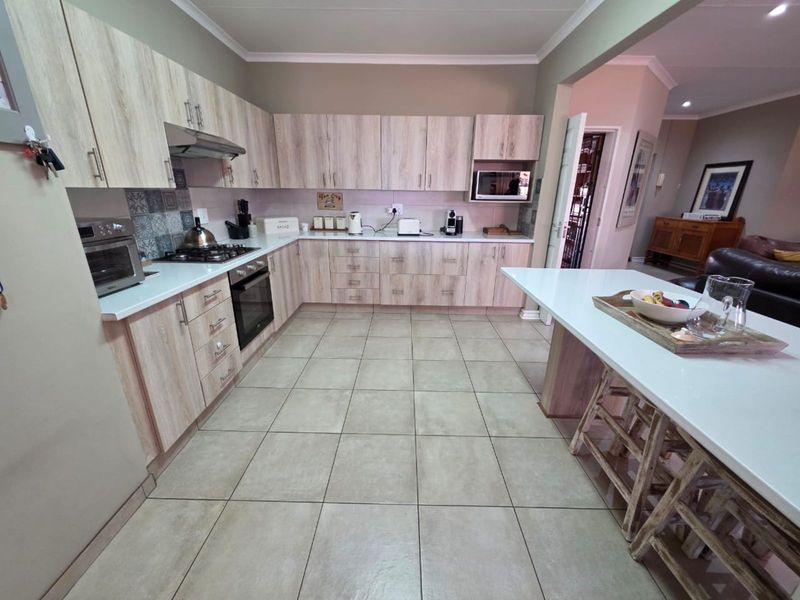 House For Sale in Hillcrest - Photo 8