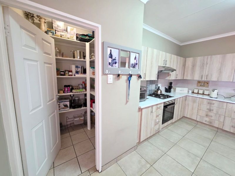 House For Sale in Hillcrest - Photo 7