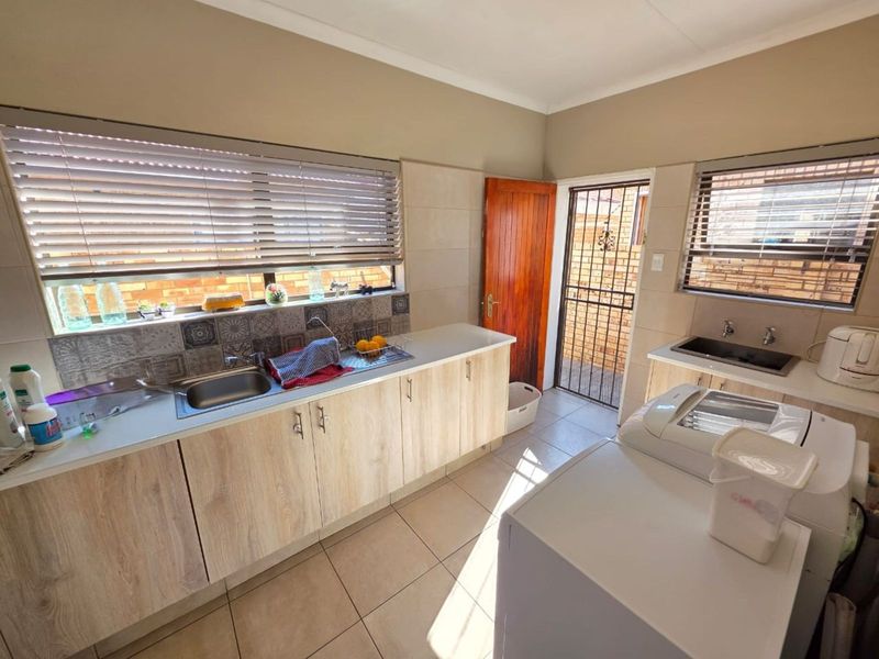 House For Sale in Hillcrest - Photo 6