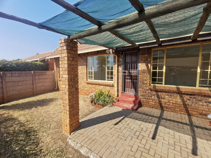 Townhouse For Sale in Rooihuiskraal North - Photo 6