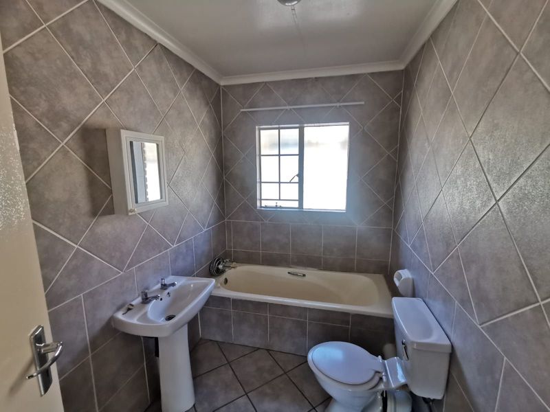 Townhouse For Sale in Rooihuiskraal North - Photo 10