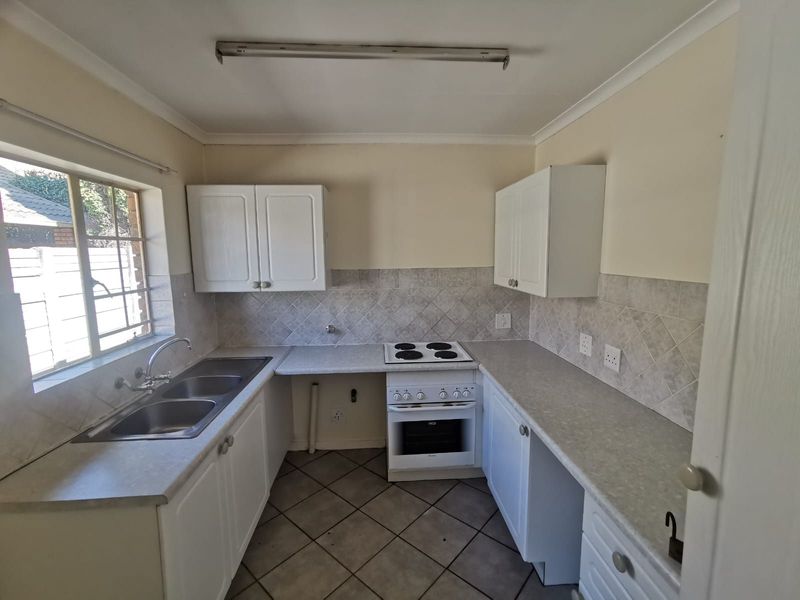 Townhouse For Sale in Rooihuiskraal North - Photo 9