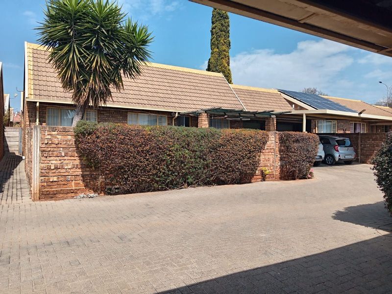 Townhouse For Sale in Rooihuiskraal North - Photo 3