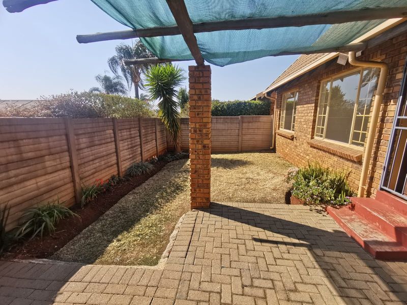 Townhouse For Sale in Rooihuiskraal North - Photo 5