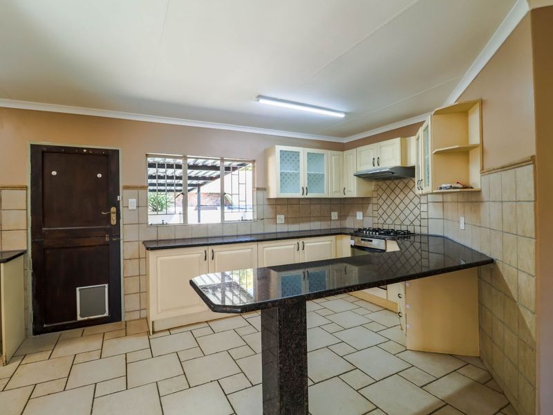 House For Sale in The Reeds - Photo 6