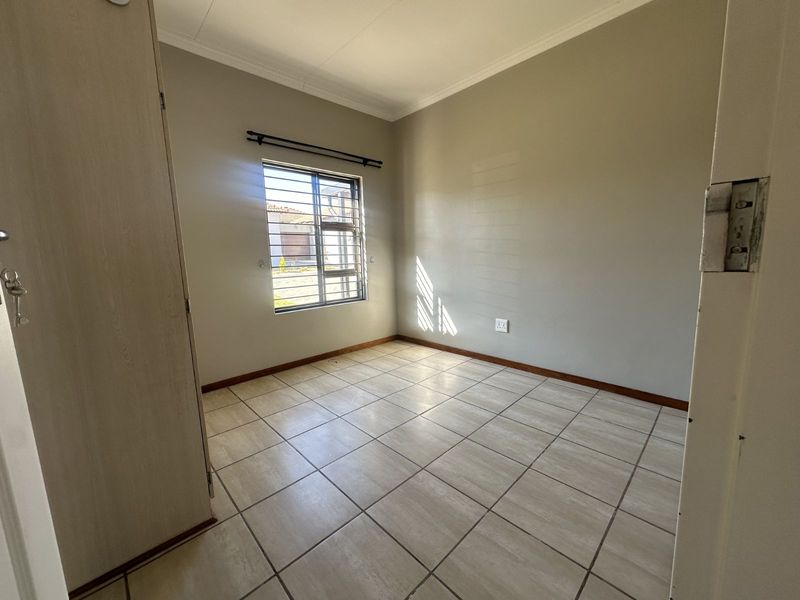 Townhouse For Sale in Terra Nova - Photo 10