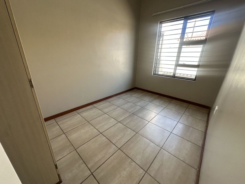 Townhouse For Sale in Terra Nova - Photo 9