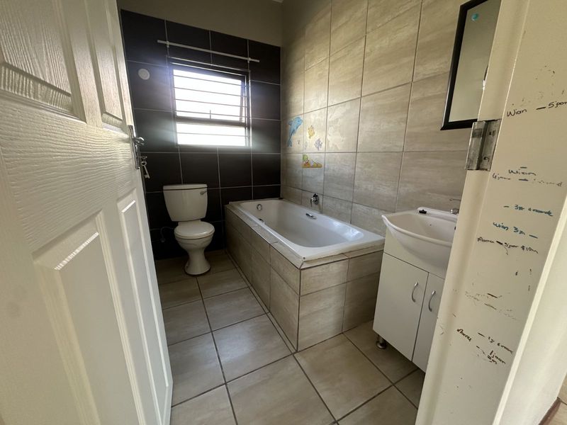 Townhouse For Sale in Terra Nova - Photo 8