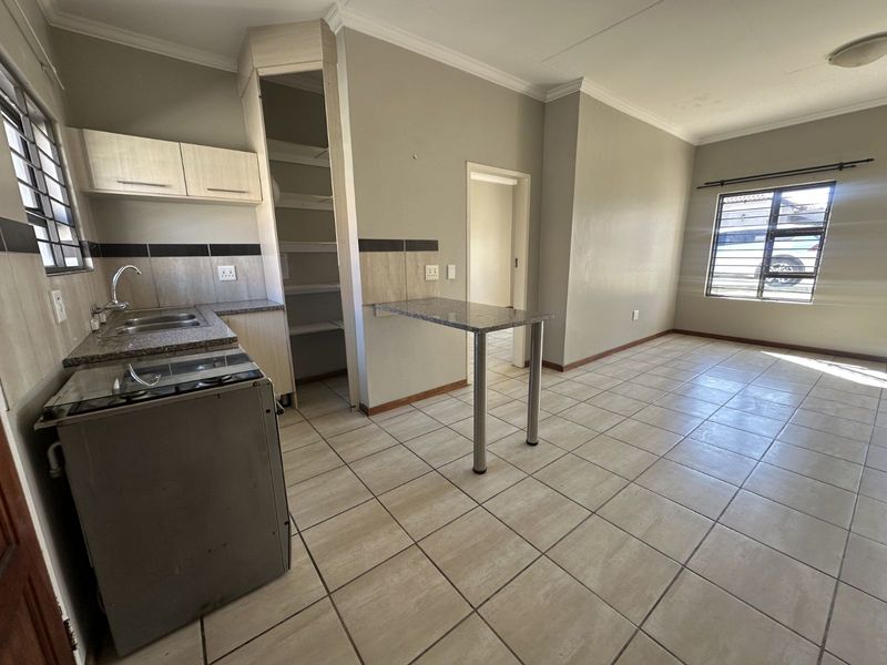 Townhouse For Sale in Terra Nova - Photo 3