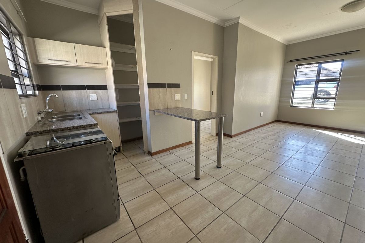 Townhouse For Sale in Terra Nova - Photo 3