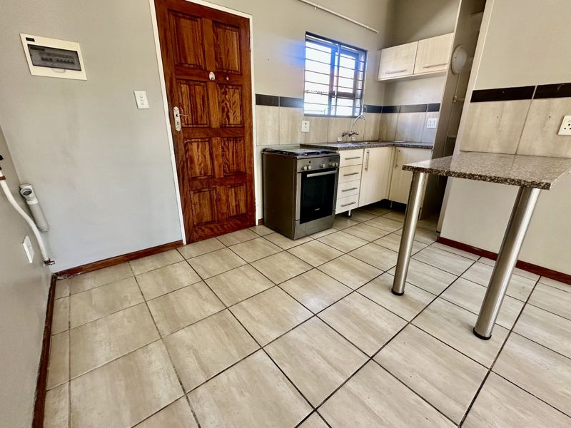 Townhouse For Sale in Terra Nova - Photo 5