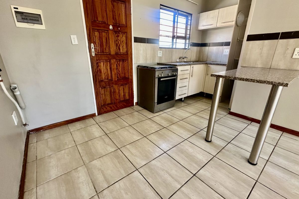 Townhouse For Sale in Terra Nova - Photo 5