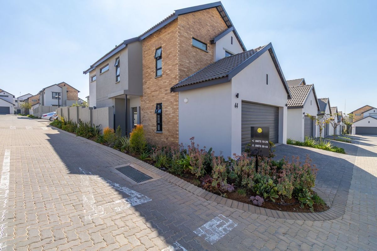 Cluster For Sale in Fourways - Photo 2