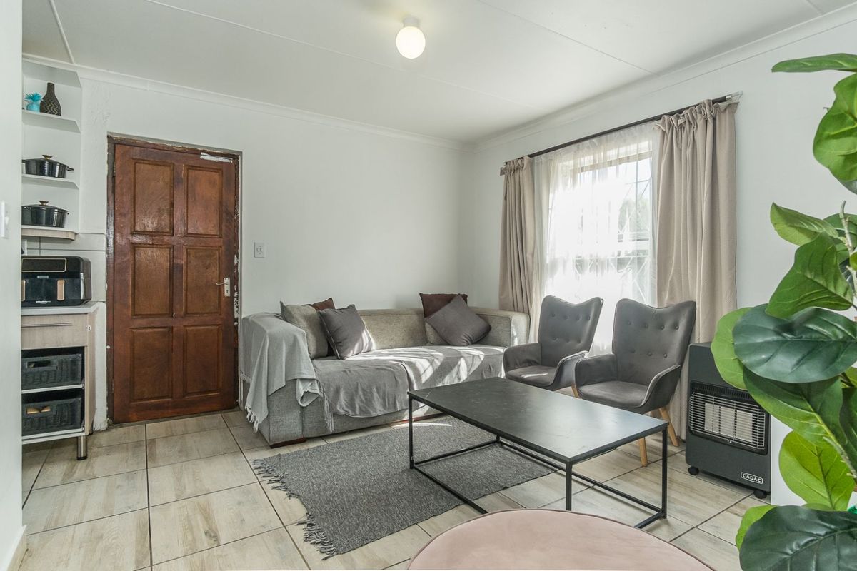 House For Sale in Kleinbegin - Photo 2