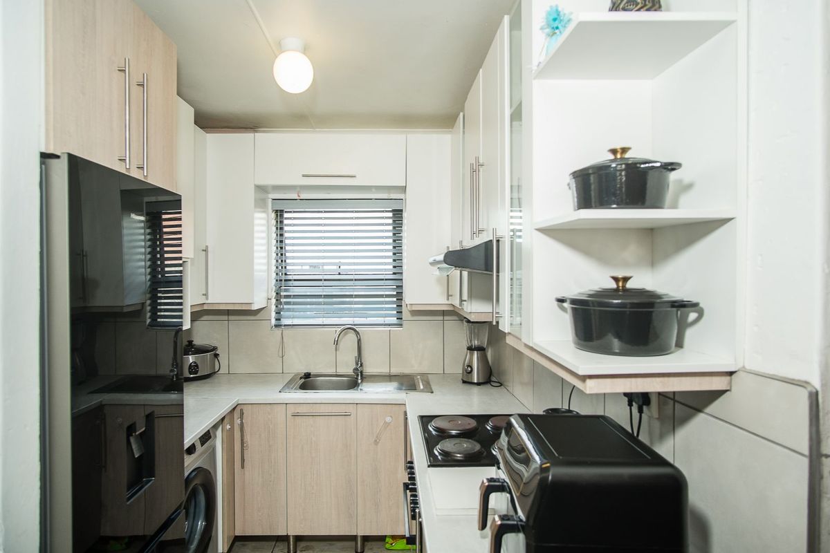 House For Sale in Kleinbegin - Photo 3