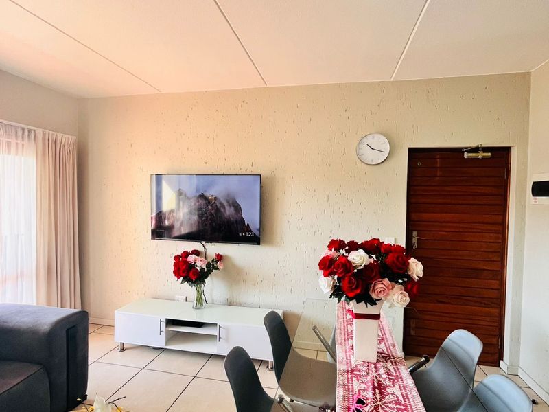 Apartment For Sale in Douglasdale - Photo 9