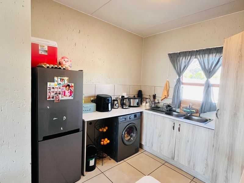 Apartment For Sale in Douglasdale - Photo 7