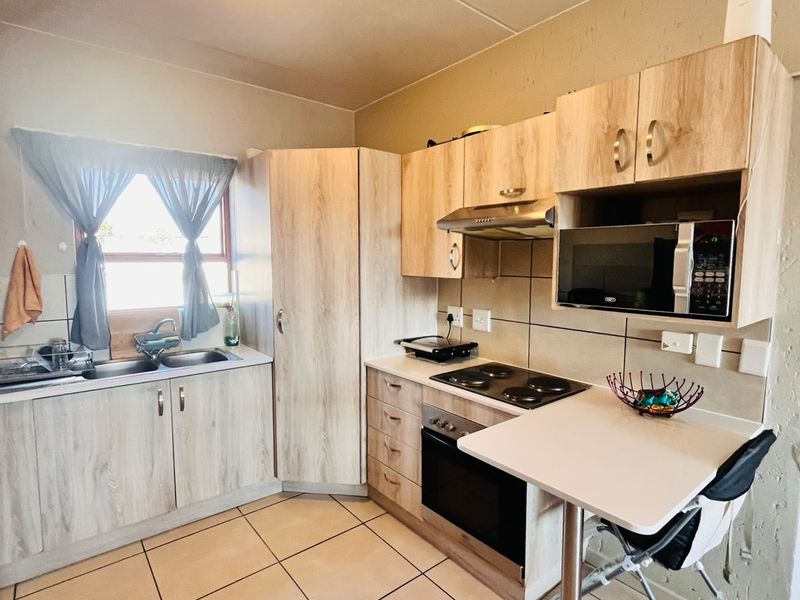 Apartment For Sale in Douglasdale - Photo 6