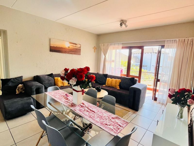 Apartment For Sale in Douglasdale - Photo 2