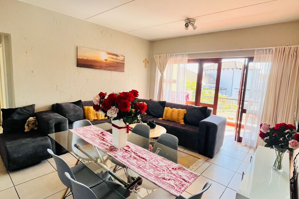 Apartment For Sale in Douglasdale - Photo 2