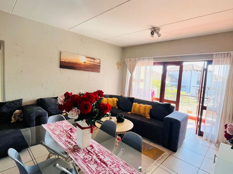 Apartment For Sale in Douglasdale - Photo 3