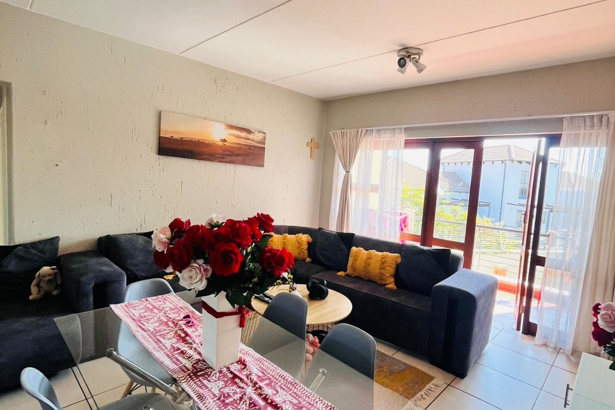 Apartment For Sale in Douglasdale - Photo 3