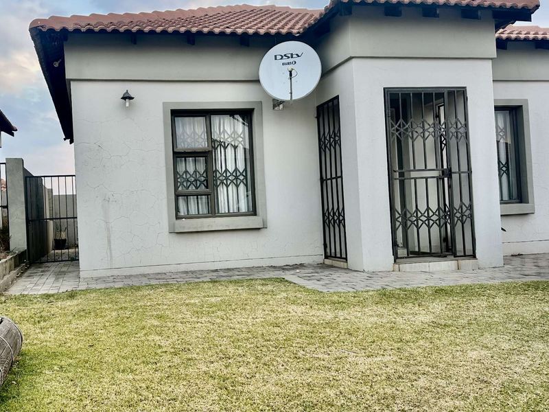 Townhouse For Sale in Terra Nova - Photo 2