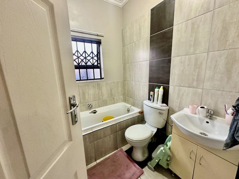 Townhouse For Sale in Terra Nova - Photo 4