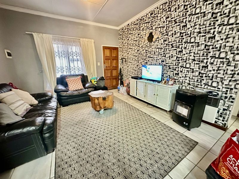 Townhouse For Sale in Terra Nova - Photo 5