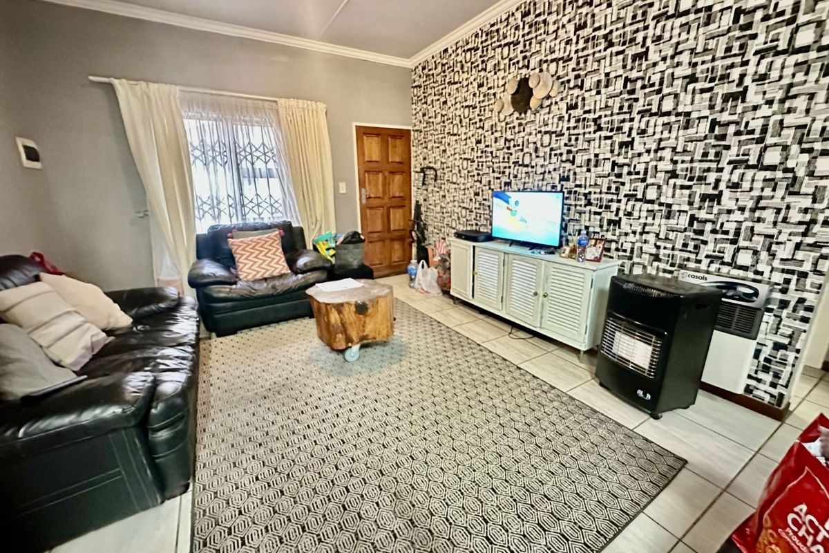 Townhouse For Sale in Terra Nova - Photo 5