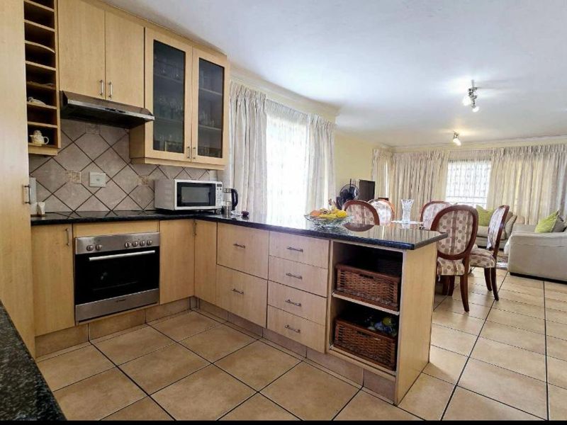 Townhouse For Sale in Meyerspark - Photo 9