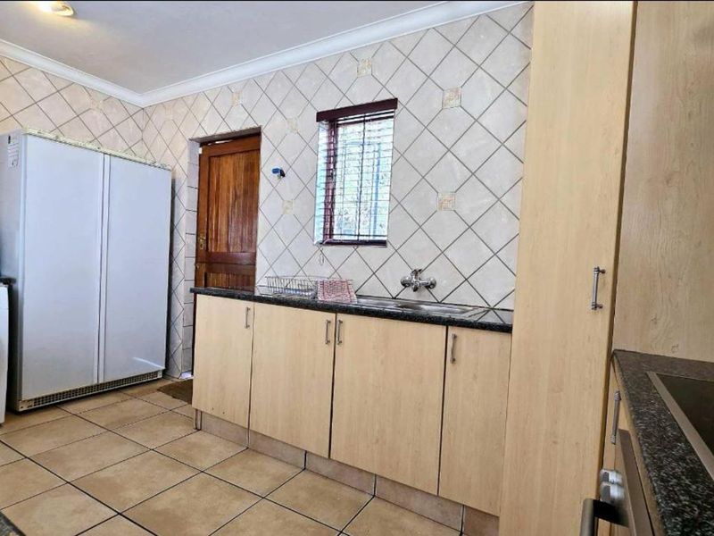 Townhouse For Sale in Meyerspark - Photo 7