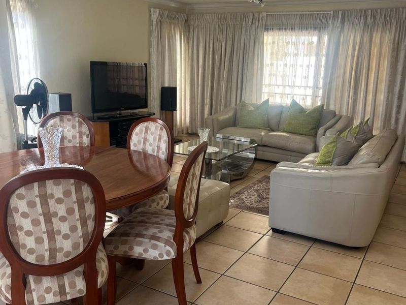 Townhouse For Sale in Meyerspark - Photo 6