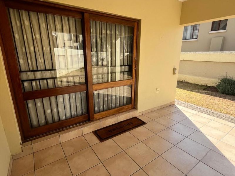 Townhouse For Sale in Meyerspark - Photo 3