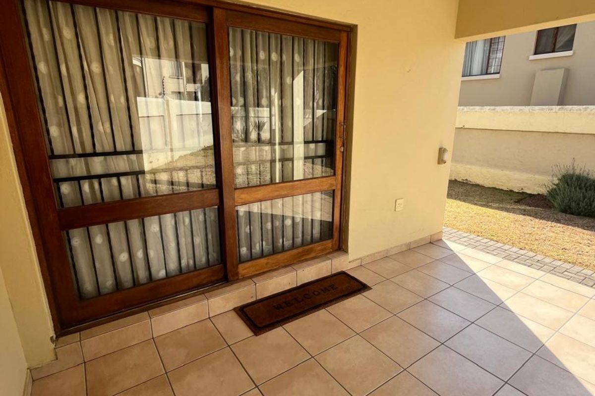 Townhouse For Sale in Meyerspark - Photo 3