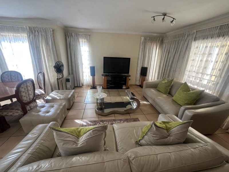 Townhouse For Sale in Meyerspark - Photo 5