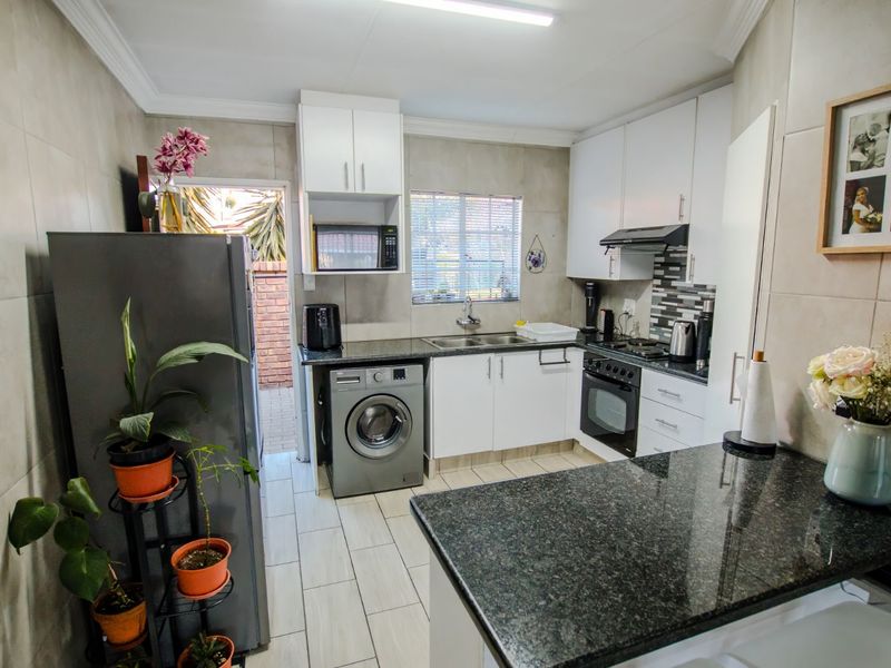 Townhouse For Sale in Amberfield Heights - Photo 8