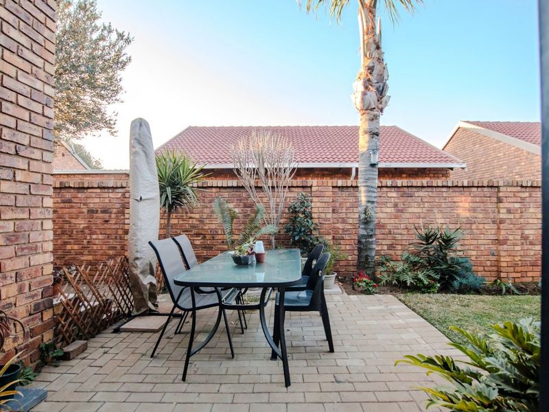 Townhouse For Sale in Amberfield Heights - Photo 2