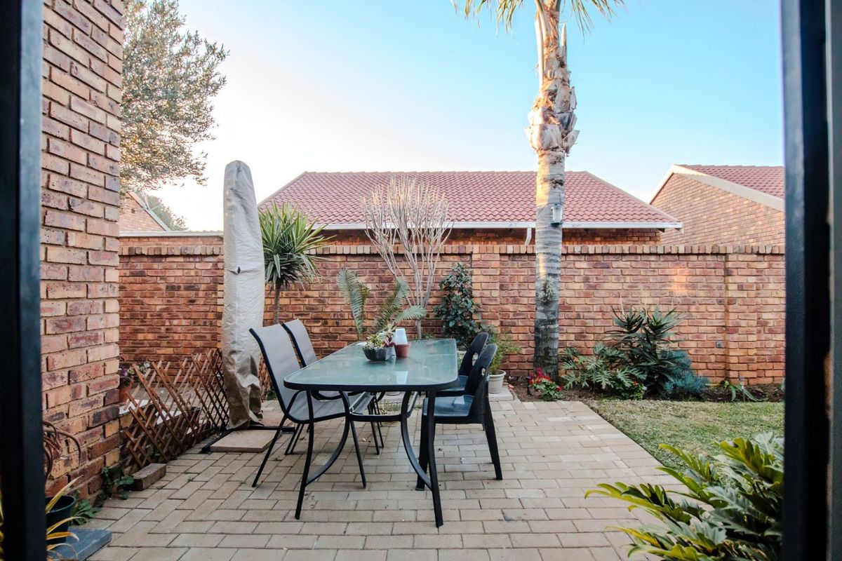 Townhouse For Sale in Amberfield Heights - Photo 2