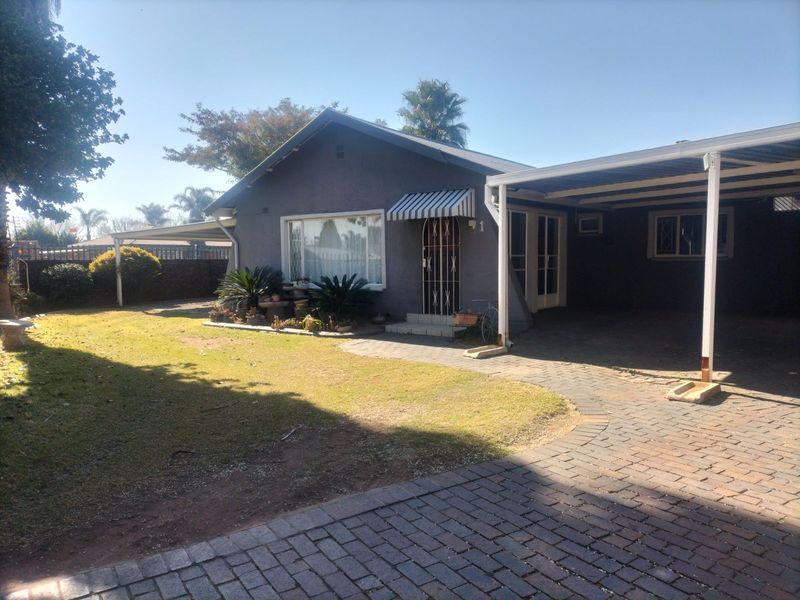 House For Sale in Northmead - Photo 2