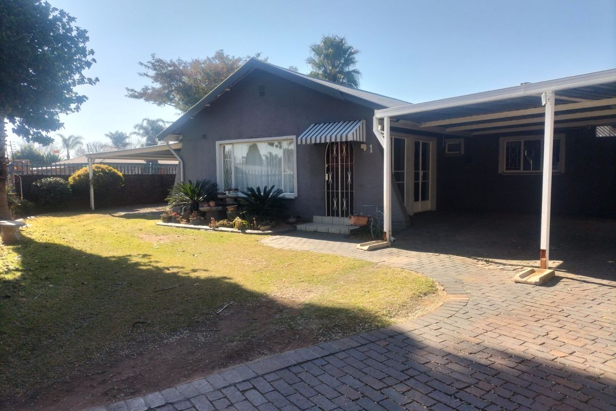 House For Sale in Northmead - Photo 2