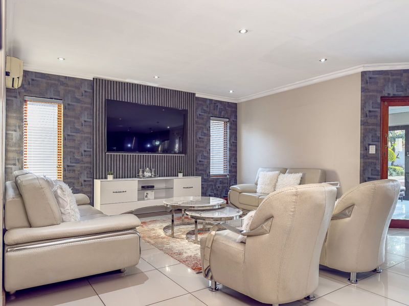 House For Sale in Silverwoods Country Estate - Photo 3